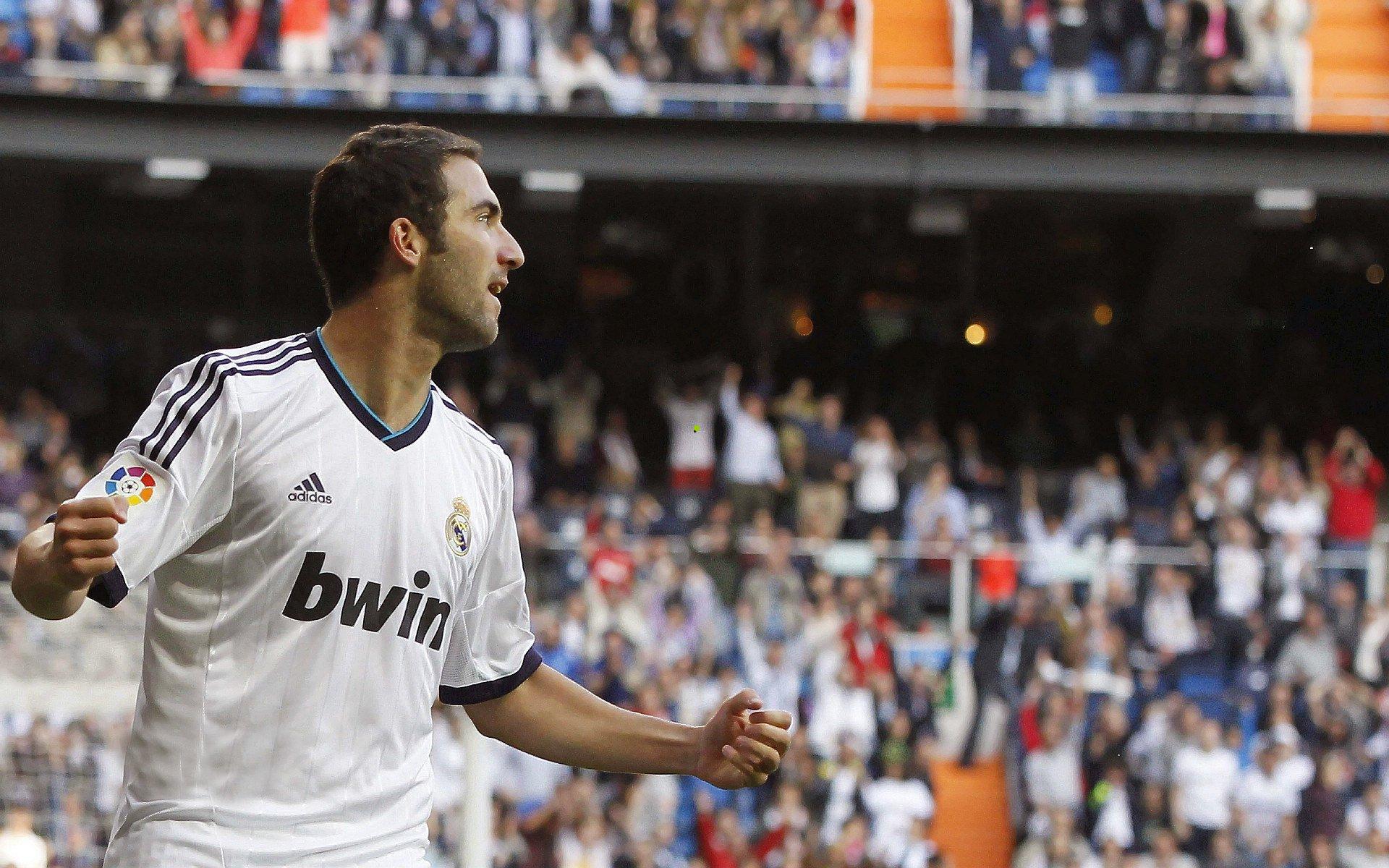 何塞盛赞胡靖航，拼搏青年必将迎来璀璨前程